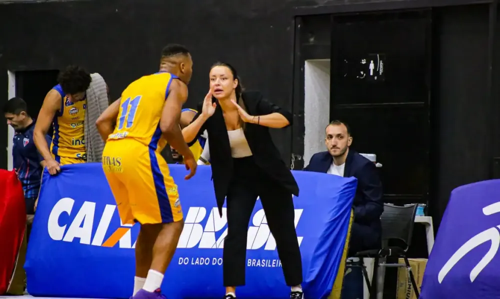 Primeira técnica mulher no NBB, Jelena Todorovic começa com pé direito