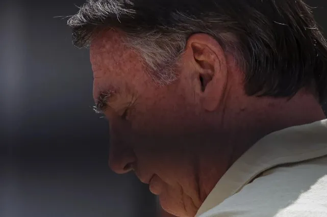 Preso, Bolsonaro acumula aposentadorias e salário; veja quanto por mês