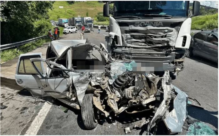 Engavetamento envolvendo três veículos é registrado na Rodovia Fernão Dias em Extrema