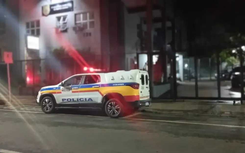 Criança de 2 anos é internada em estado grave após sofrer traumatismo craniano em Extrema