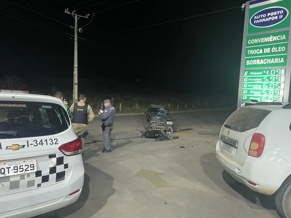 Acidente entre veículo e motocicleta em Toledo deixa jovem ferido