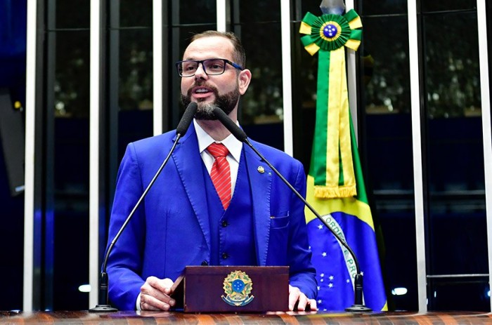 Seif homenageia sua avó, que morreu no domingo