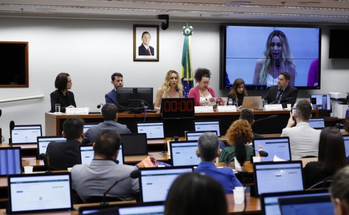 Debatedores expõem tortura, superpopulação e baixo orçamento do sistema prisional