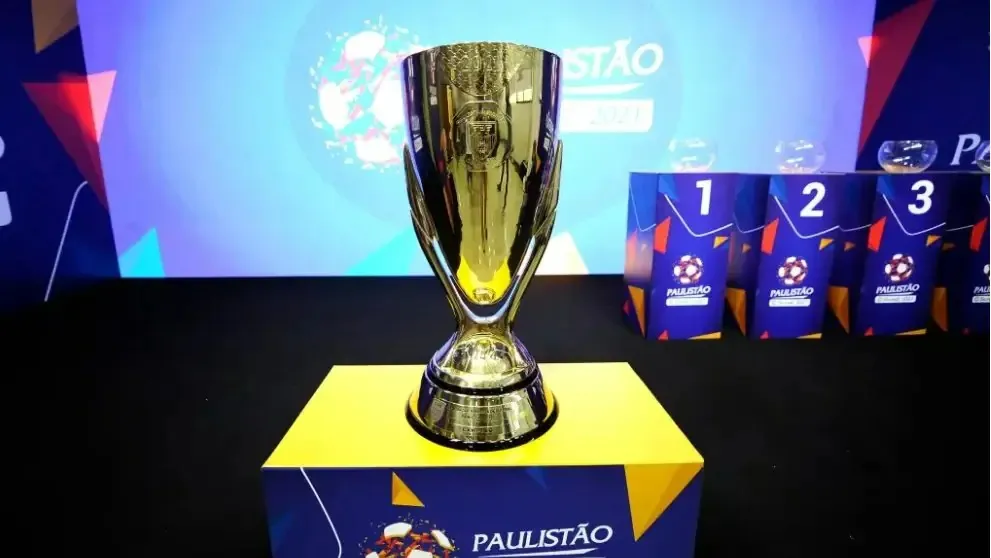 Bragança Paulista recebe troféu do Paulistão 2025