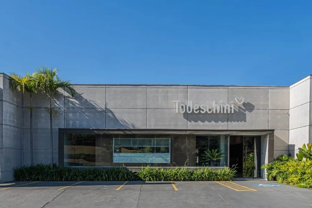 Todeschini abre vaga de emprego para Recepcionista