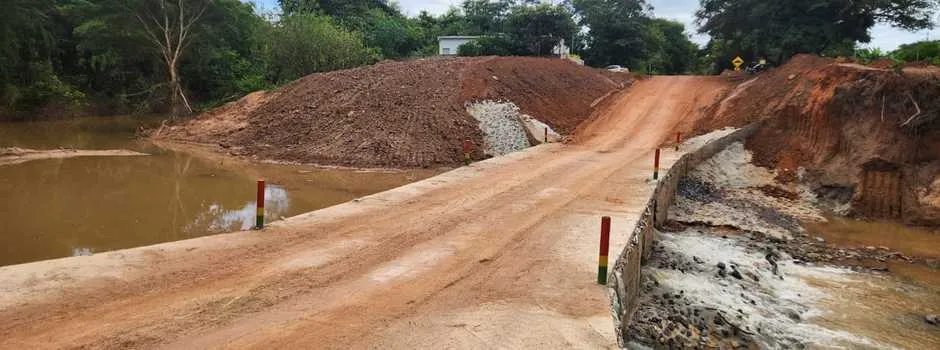 Departamento de Estradas de Rodagem interdita MG-202, ente Pintópolis e Urucuia, para reparos na pista