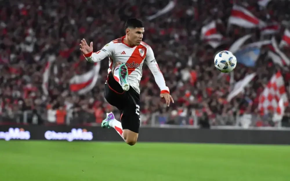 Red Bull Bragantino anuncia contratação do lateral uruguaio Agustín Sant’Anna, ex-River Plate