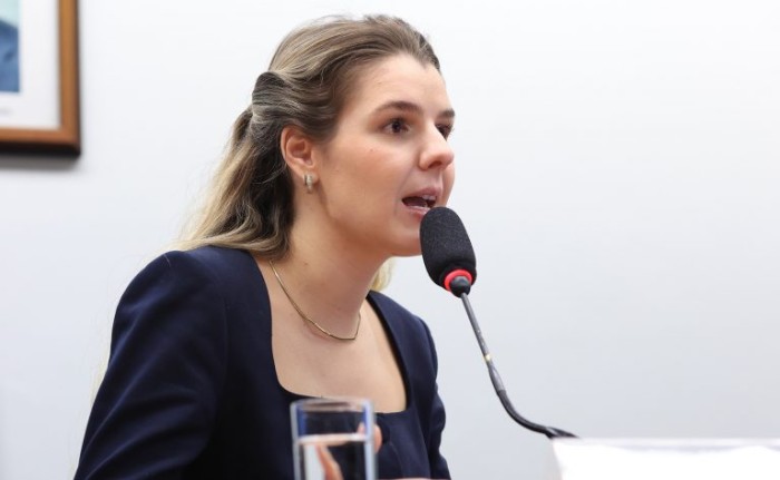 Comissão aprova projeto sobre reutilização e descarte por escolas dos livros didáticos